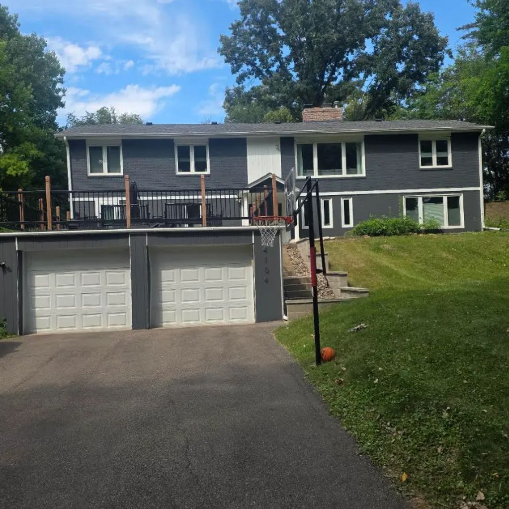 14104 Knollway Drive N, Minnetonka