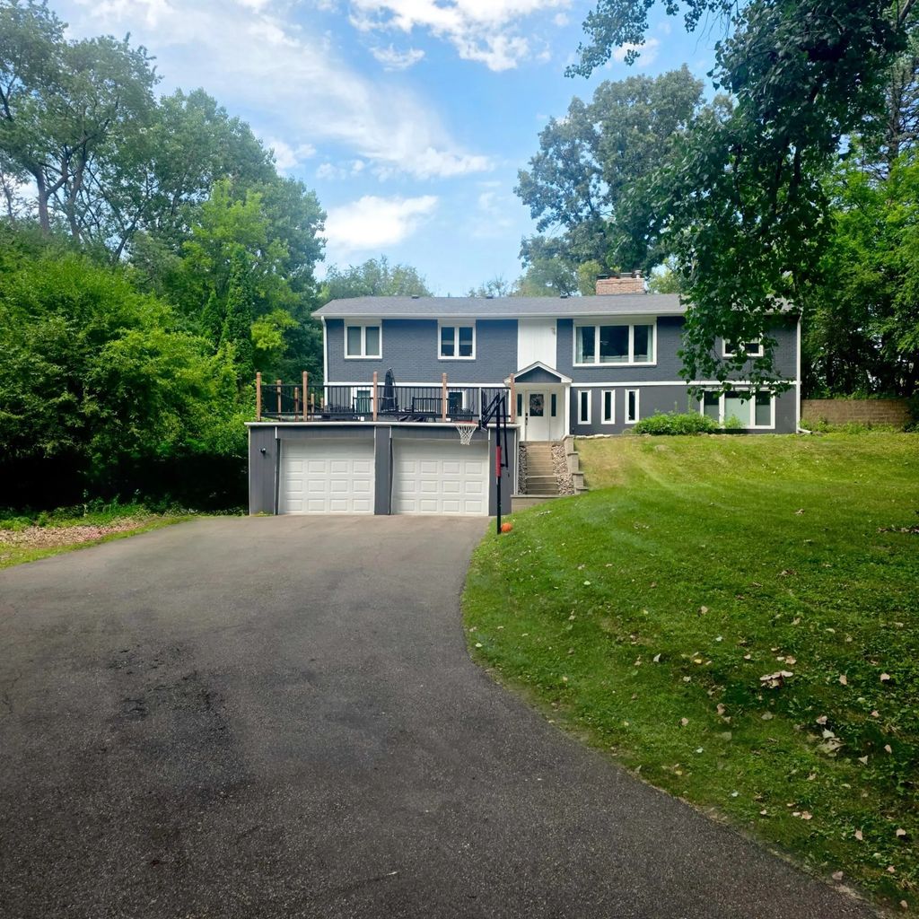 14104 Knollway Drive N, Minnetonka