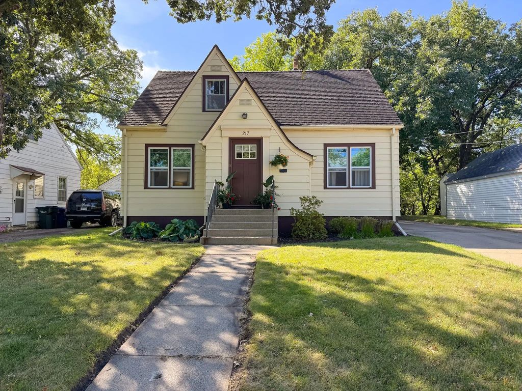 217 W Church Street, Fergus Falls