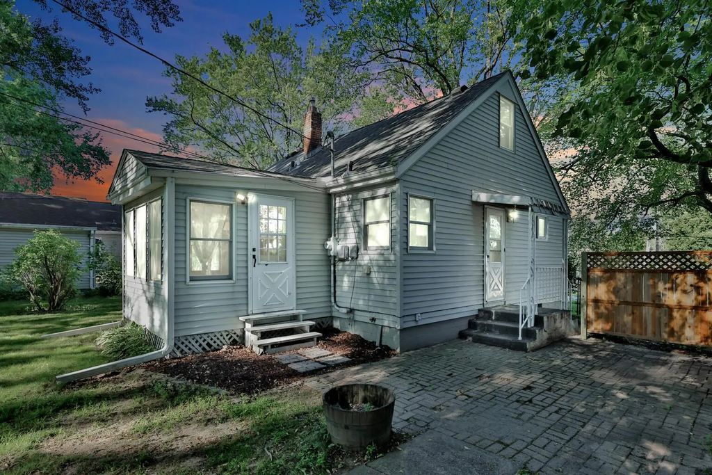 2966 Louisiana Avenue N, Crystal