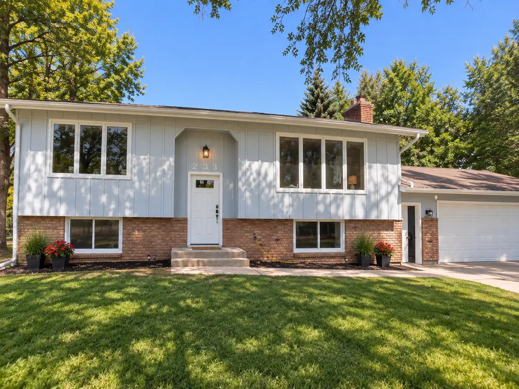 233 104th Avenue Nw, Coon Rapids
