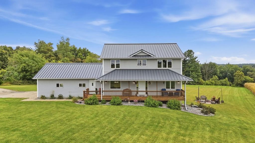 W1613 290th Avenue, Plum City