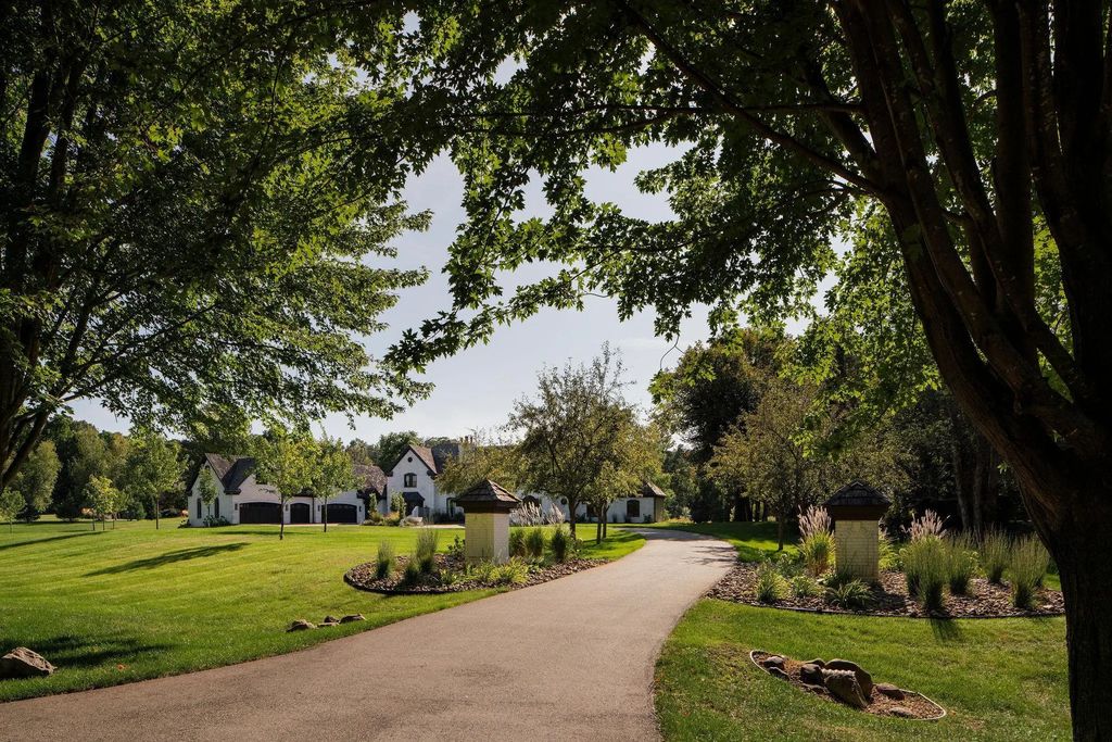 170 Spur Circle, Wayzata
