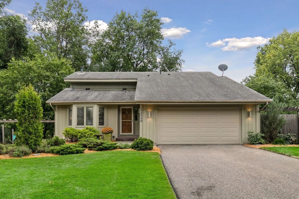 15549 Michele Lane, Eden Prairie