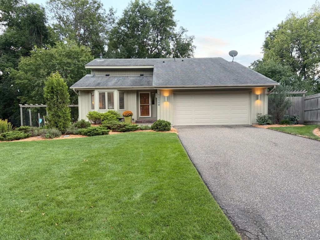 15549 Michele Lane, Eden Prairie