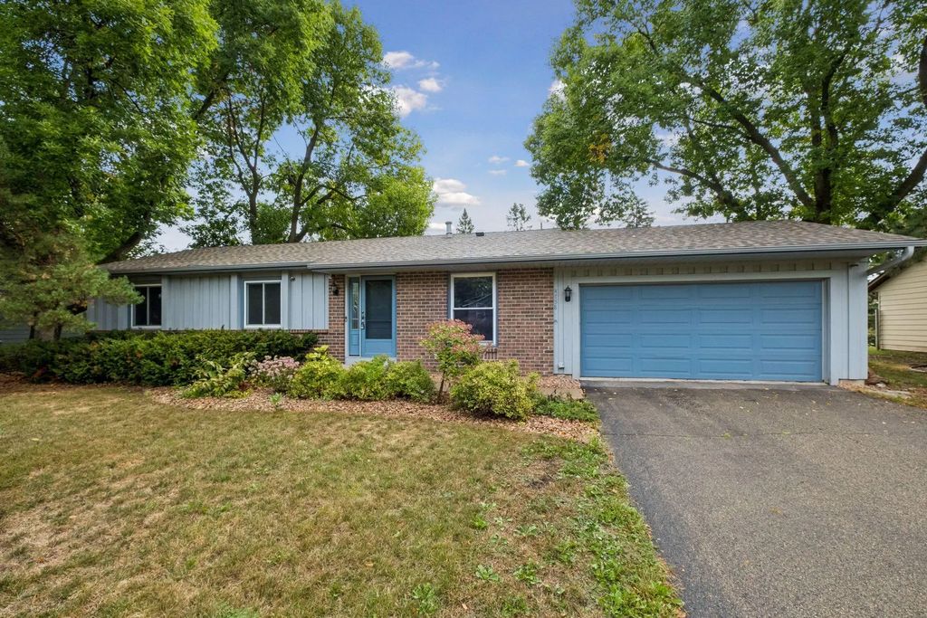 4758 Hauge Circle, Eagan