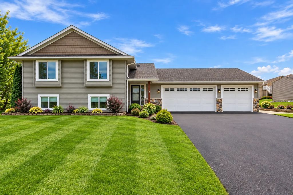 822 Deer Path, Montgomery