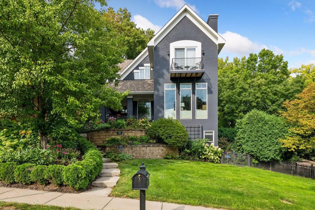 745 Rice Street E, Wayzata