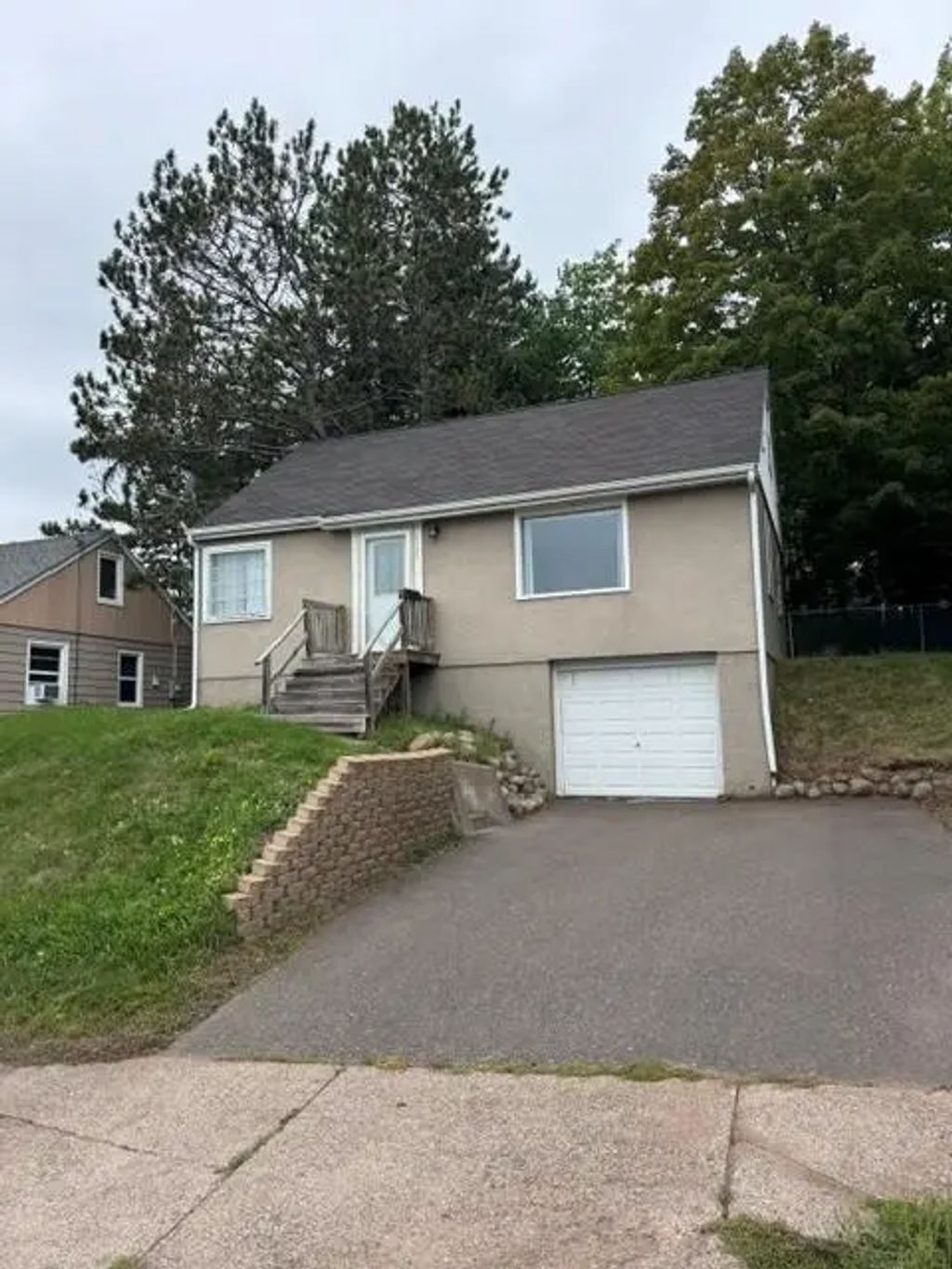 4125 Woodland Avenue, Duluth