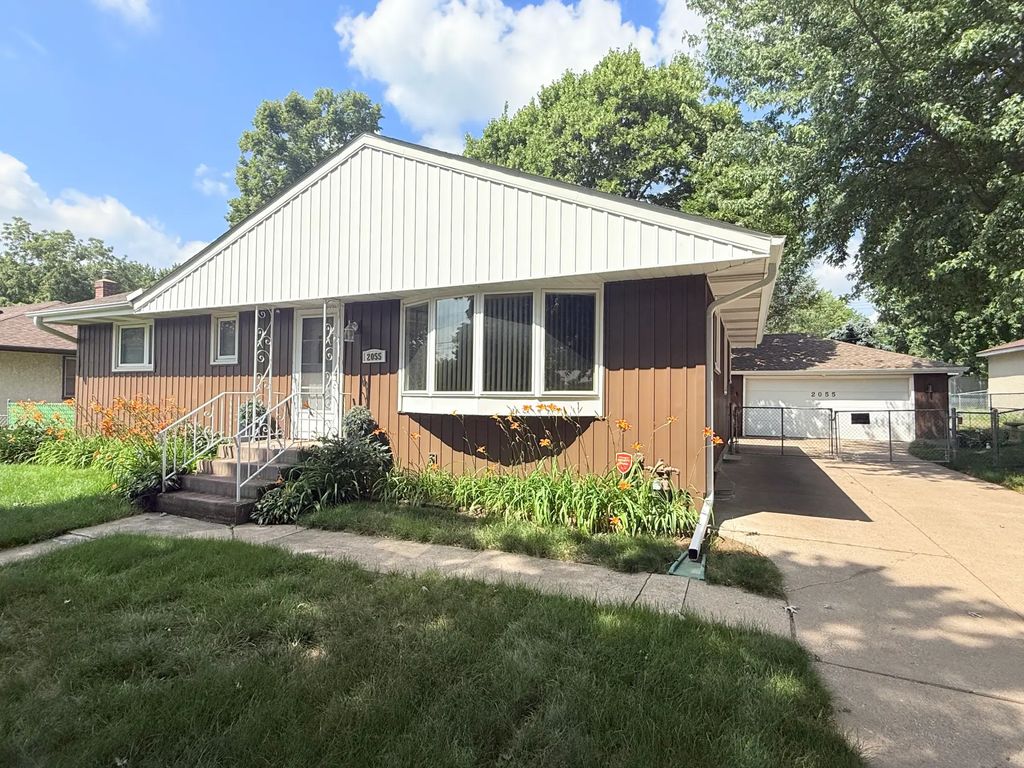 2055 English Street, Maplewood