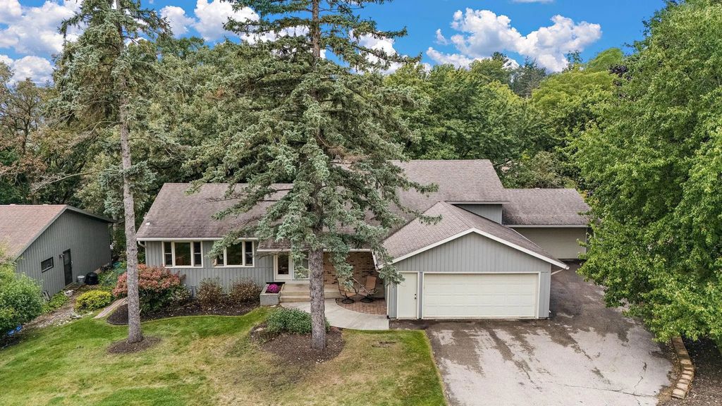 803 Sierra Lane Ne, Rochester