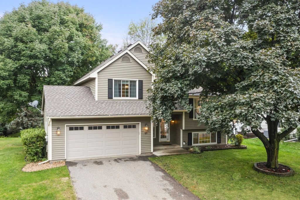 121 Fox Hollow Drive, Chanhassen