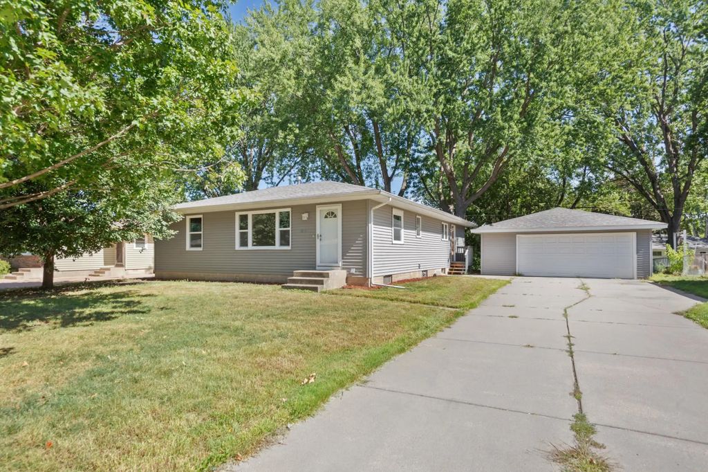 4242 Limestone Drive, Eagan