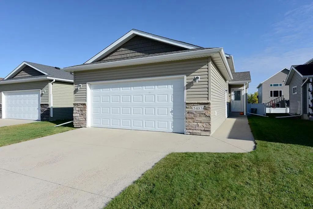 5483 49th Avenue S, Fargo