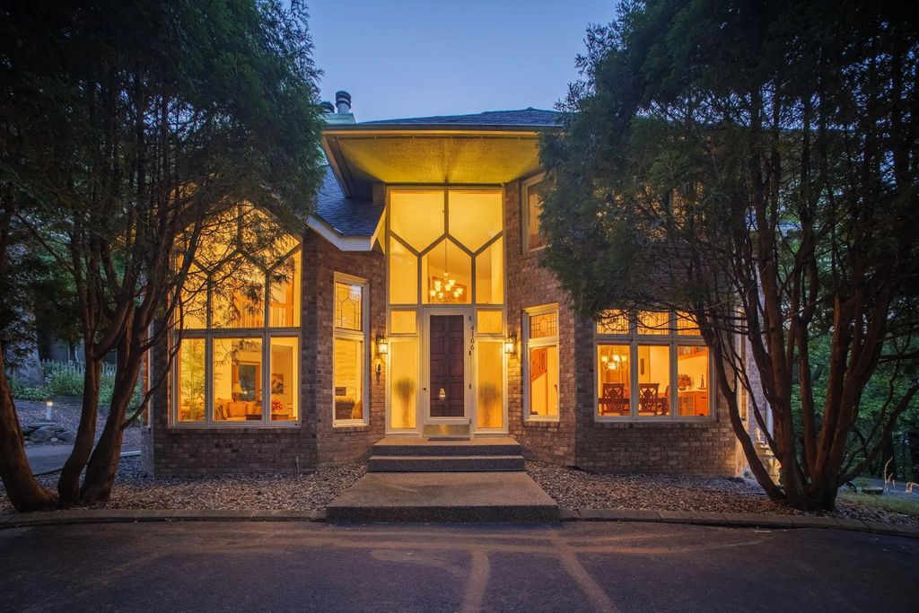 4166 Heatherton Place, Minnetonka