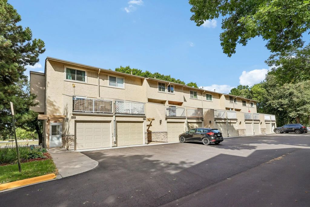 4082 Meadowlark Lane, Eagan