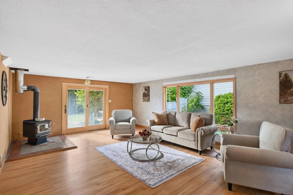 2308 Hadley Avenue N, Oakdale