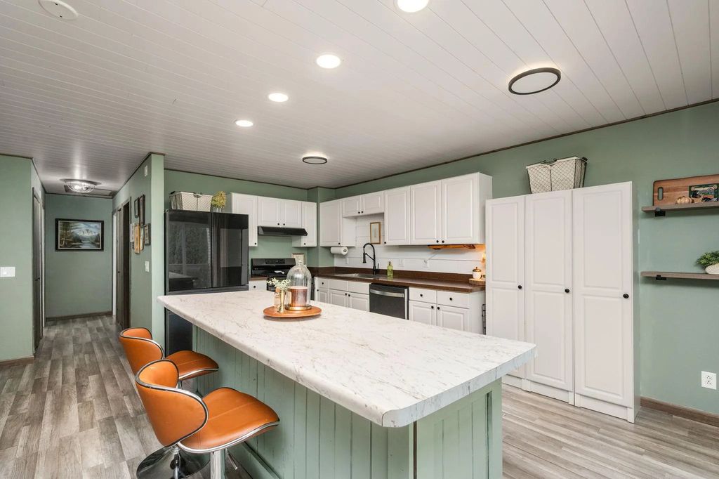 9787 Cavell Circle, Bloomington
