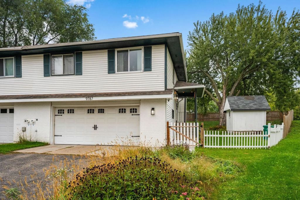 9787 Cavell Circle, Bloomington