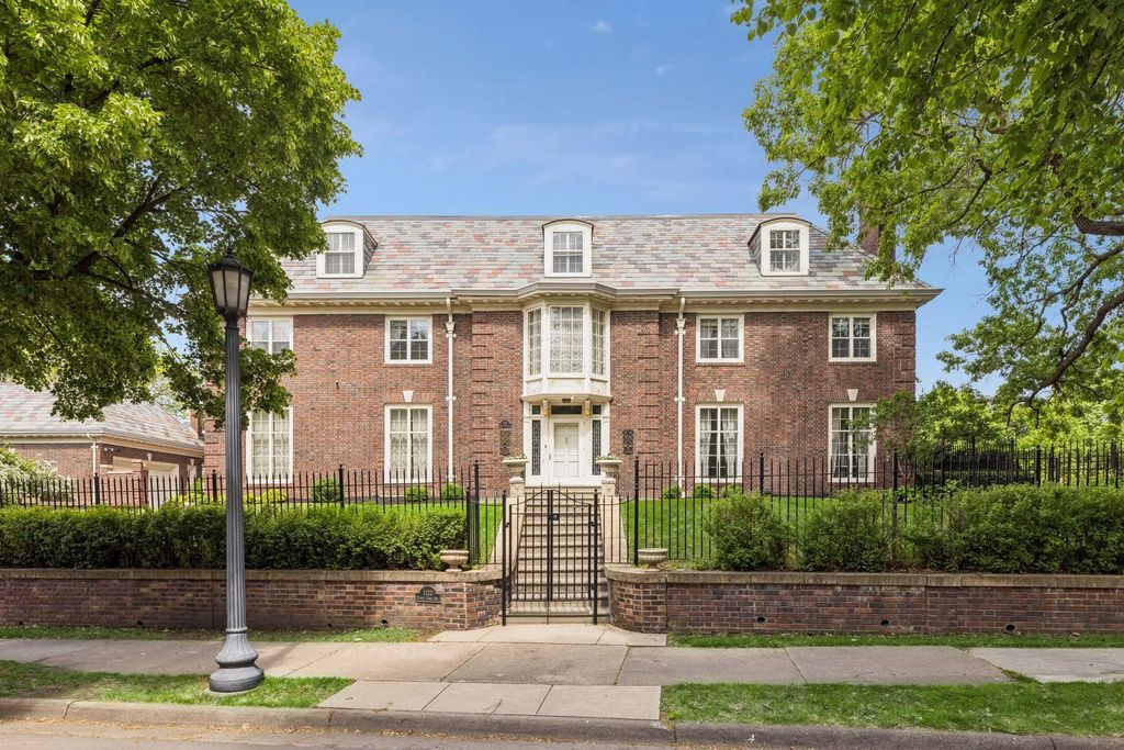 1122 Mount Curve Avenue, Minneapolis