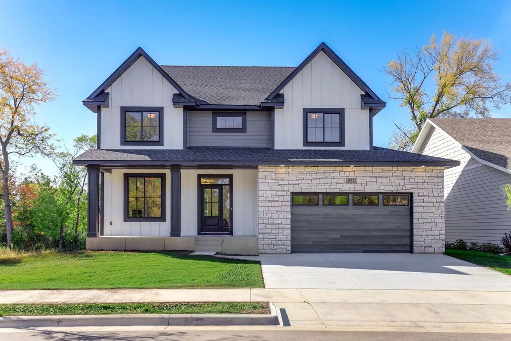621 Kraewood Drive, Northfield
