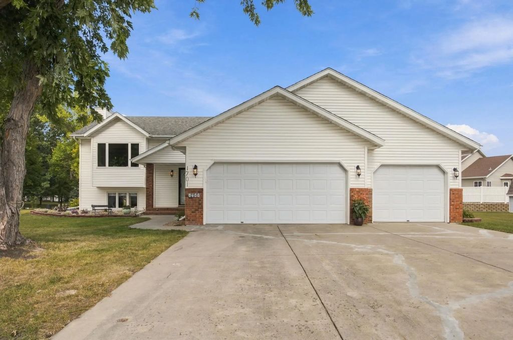 1701 33 1/2 Street S, Moorhead