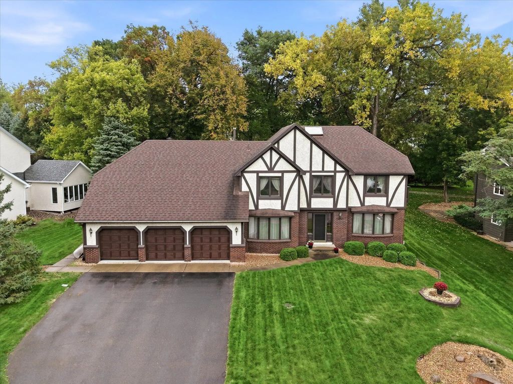 4710 Goldenrod Lane N, Plymouth