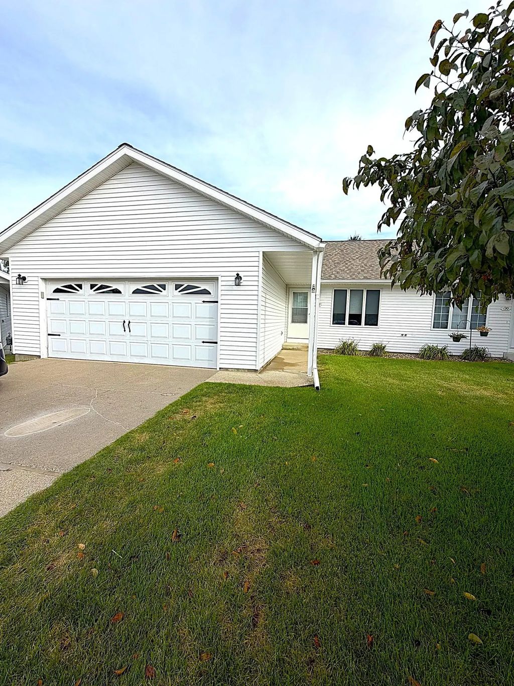 140 Orchard Manor Drive Se, Plainview