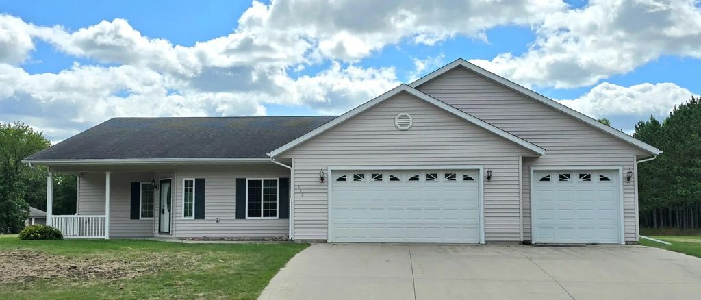 386 Lake Avenue Ne, Clearbrook