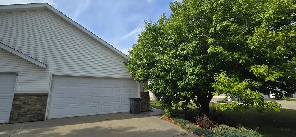 3345 38th Street S, Moorhead