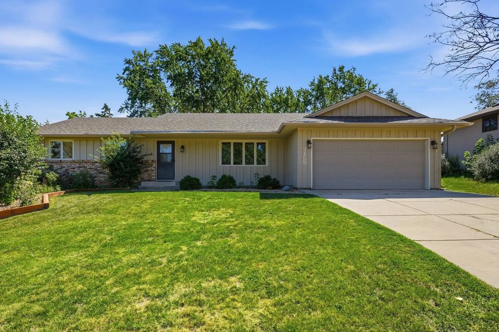 7158 Upper 139th Street W, Apple Valley