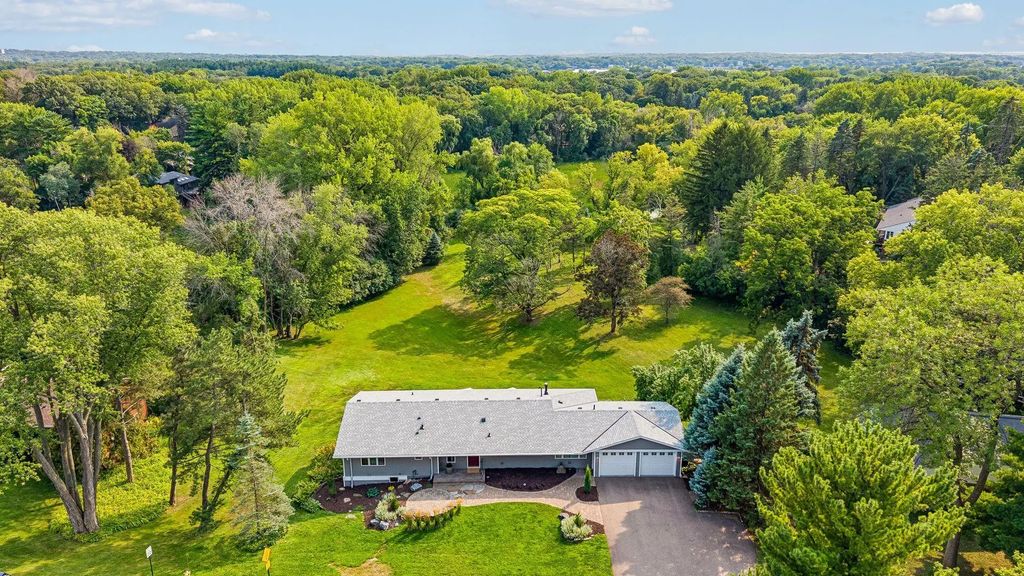 15803 Holdridge Road E, Wayzata