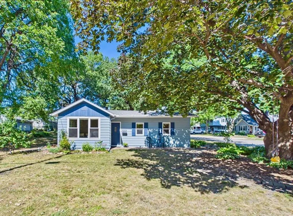 2379 Roselawn Avenue W, Lauderdale