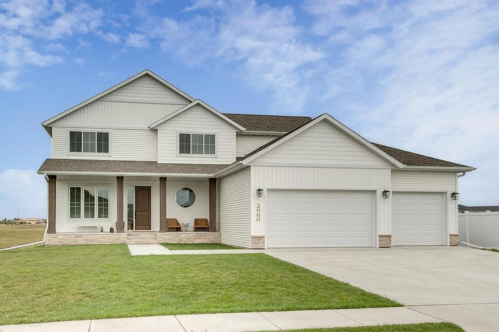 2960 Prairie Farms Circle S, Fargo