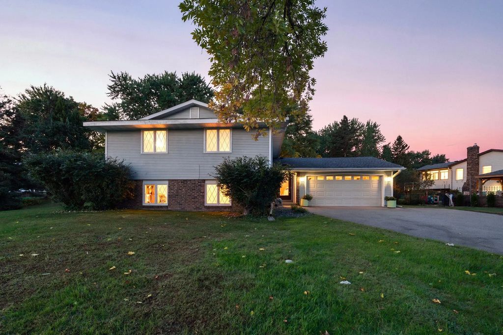 8989 Lake Jane Trail N, Lake Elmo
