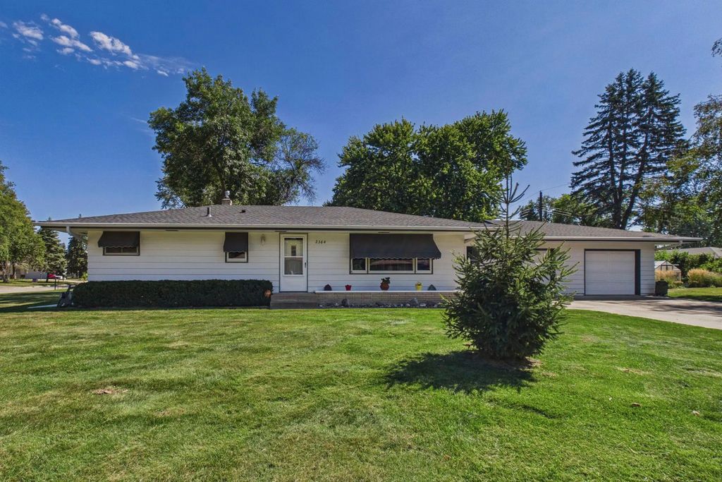 2364 Saint Albans Street N, Roseville