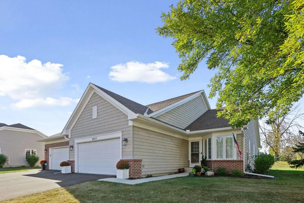 8977 Deer Run Drive, Victoria