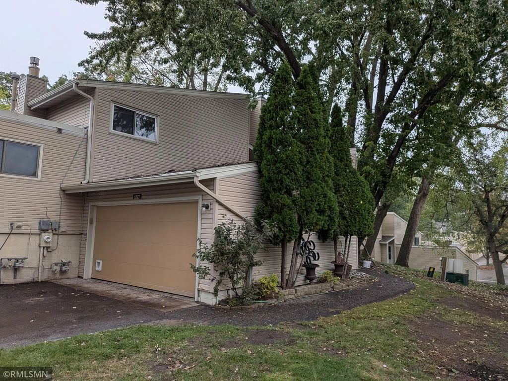 1517 N Innsbruck Drive, Fridley