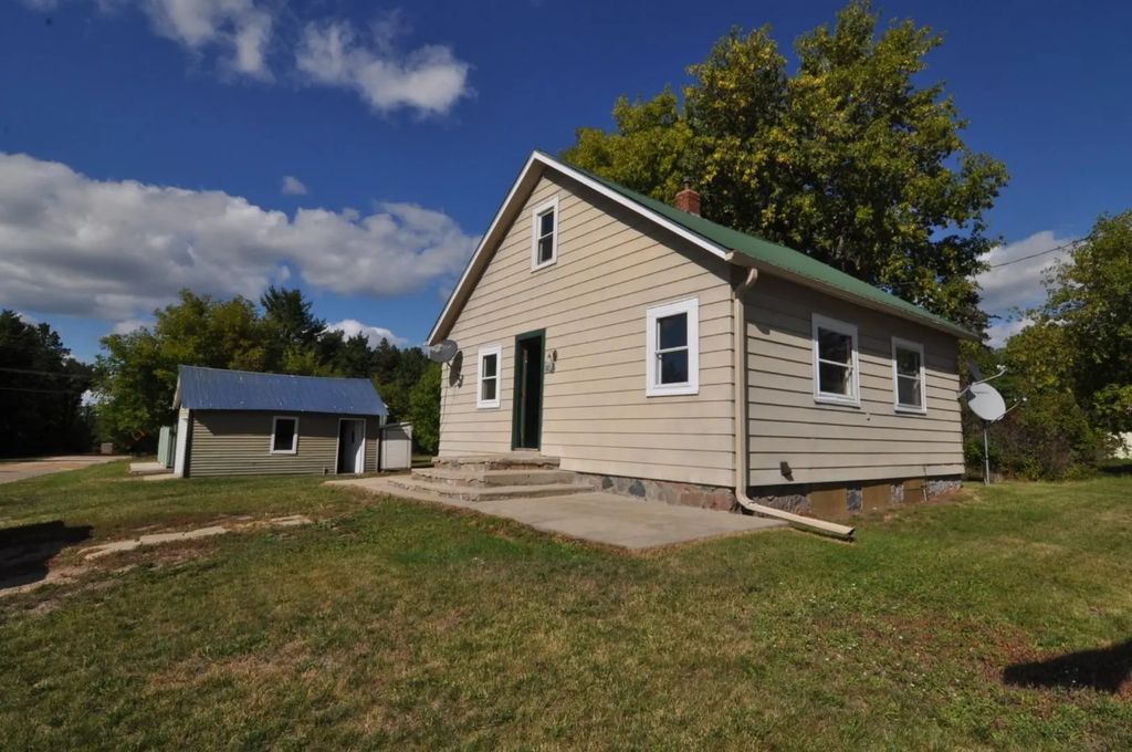 10 Hillside Avenue Nw, Akeley
