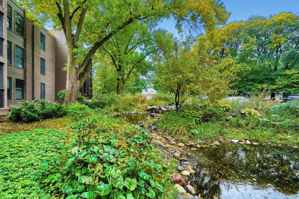 8441 Irwin Road 106, Bloomington