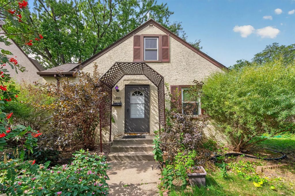 5336 Hiawatha Lane, Minneapolis
