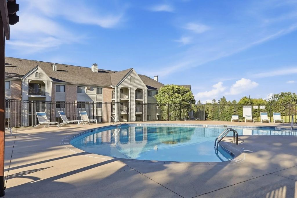 4350 Trenton Lane N 116, Plymouth