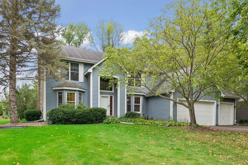 26145 Oak Leaf Trail, Shorewood
