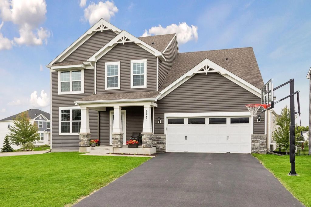 9135 Lighthouse Lane, Woodbury