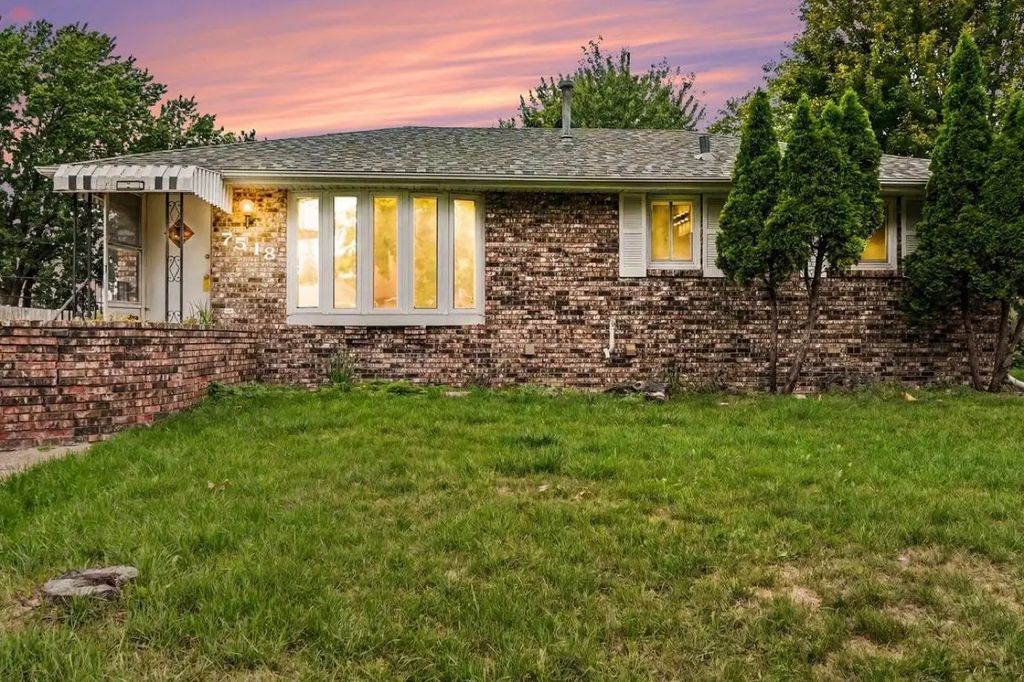 7518 4th Street Ne, Fridley