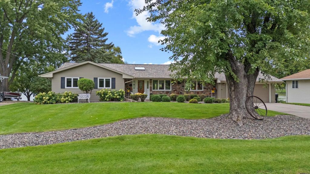 13931 Lawndale Lane N, Dayton