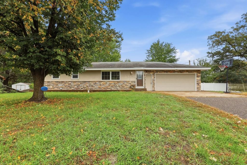 15955 Swallow Street Nw, Andover