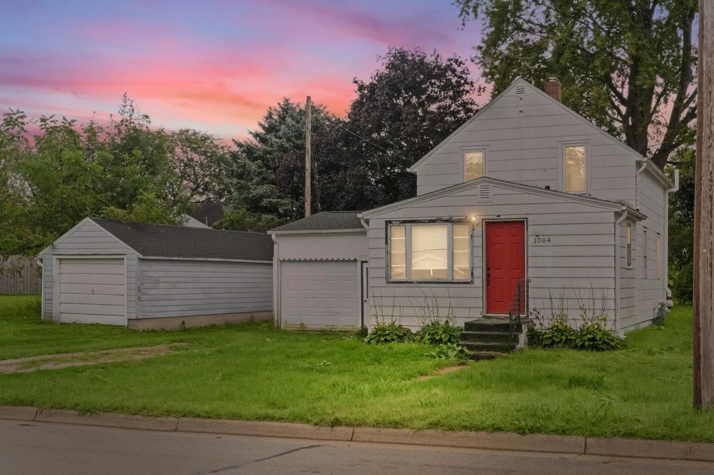 1004 E Main Street, Caledonia