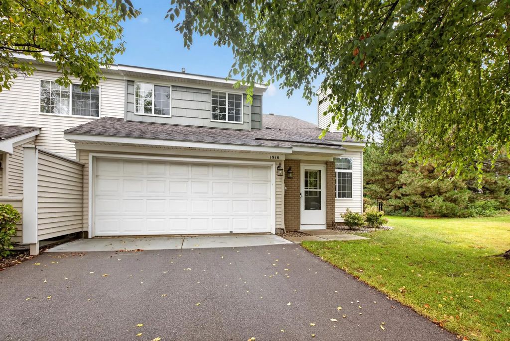 1916 Glenfield Court 8, Eagan