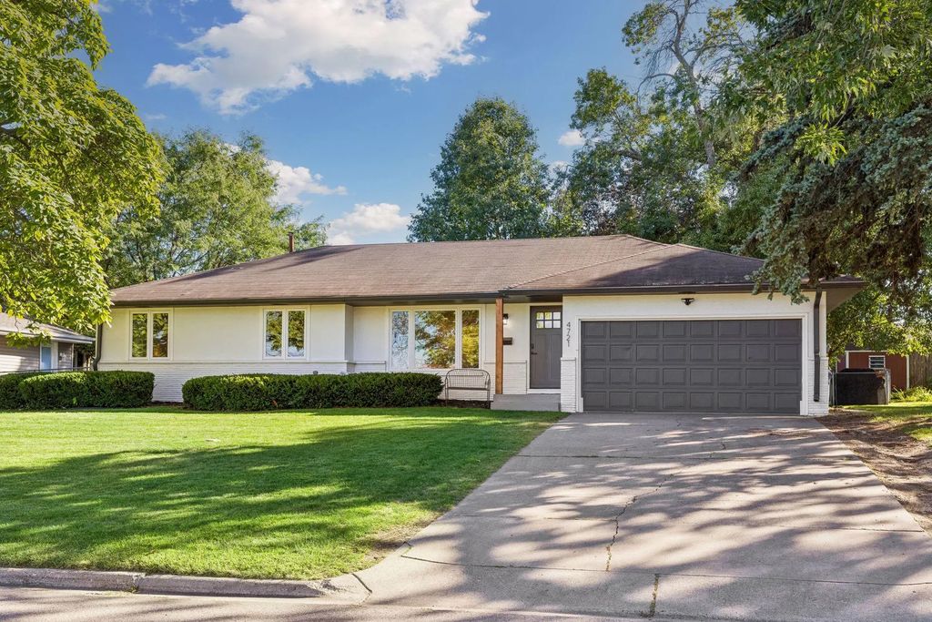 4721 School Road, Edina